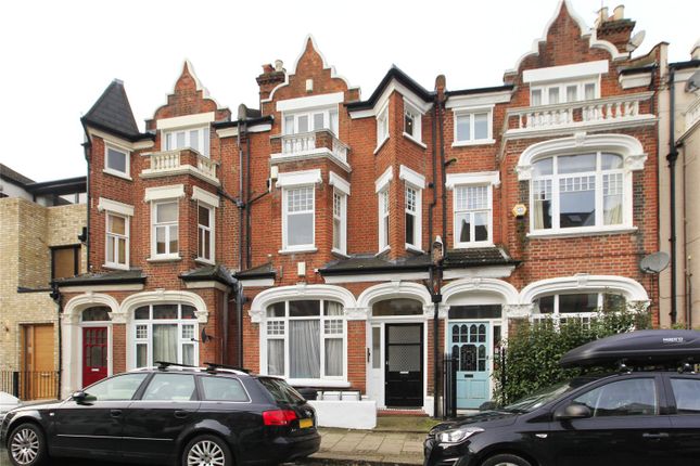Flat to rent in Marjorie Grove, Battersea, London