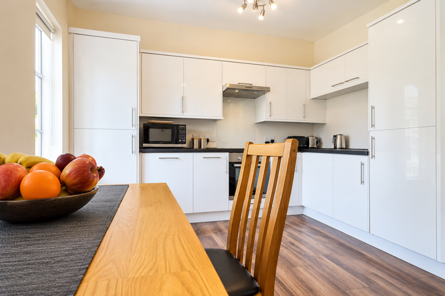Flat 2, 116 Churchfield Road, London photo 3