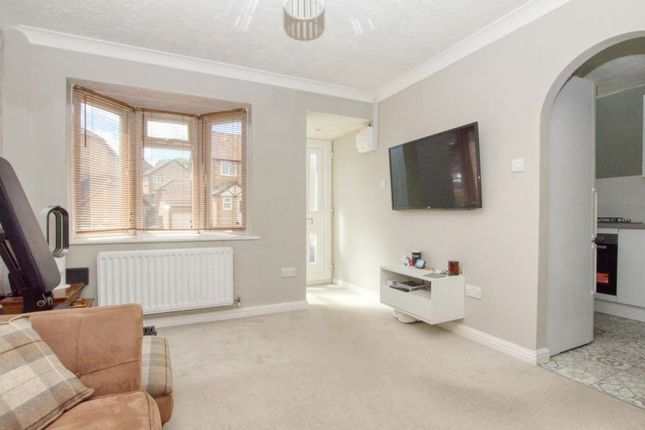 111, Bracklesham Close, Southampton photo 3