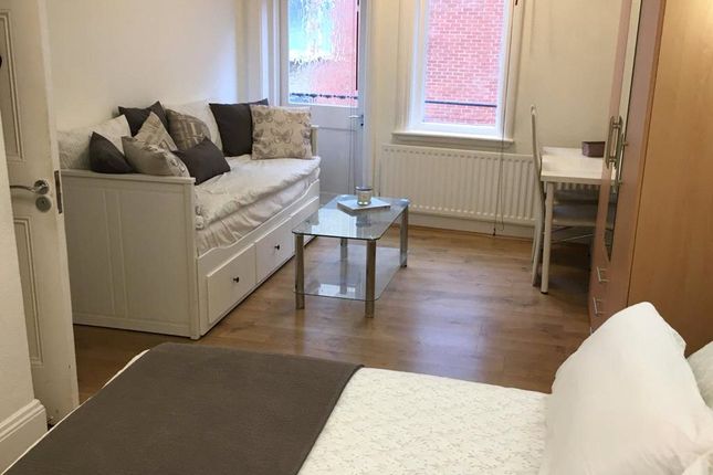 5, 43, Manor House, London photo 4