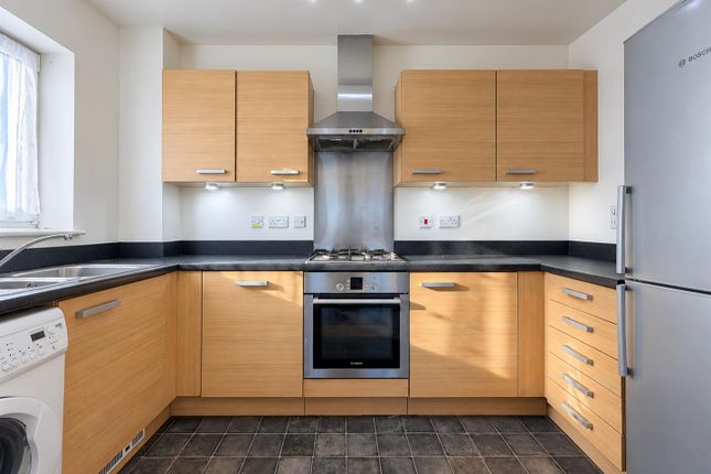 Flat 9, 2, Aurora Court, Fortune Avenue, Edgware photo 3
