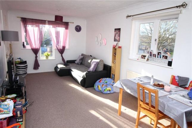 32, Littlemead, Woking photo 2