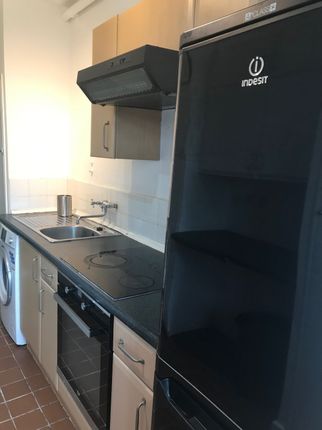 Flat 19, Mayhew Court Denmark Hill Estate, London photo 3