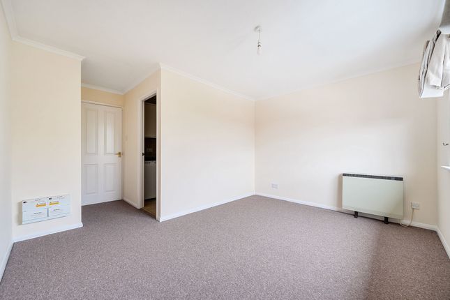 12 Tudor Court Old Station Way, Godalming photo 4