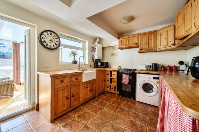 12, Pavy Cottages, Swindon photo 4