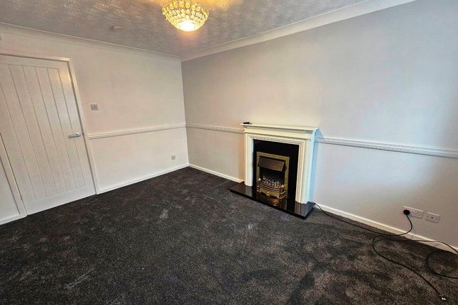 8, Ribblesdale Close, Heywood photo 4