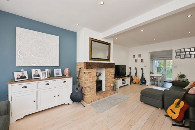 84, River Avenue, Hoddesdon photo 4