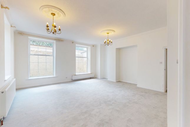 11, Hatherley Court, Hatherley, Cheltenham photo 2