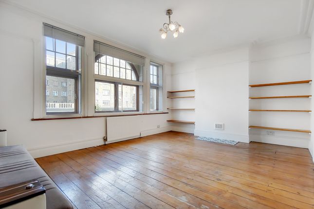 Flat to rent in 4 Bedroom Mansion Apartment, Streatham High Road, London