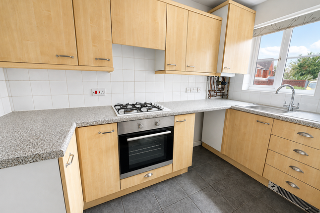 14, Foxglove Road, Romford photo 3