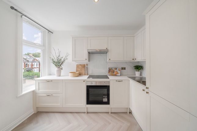 128,Flat C, Earlsfield Road, London photo 2