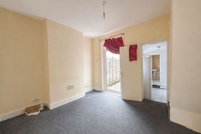 54 Field Road, London photo 3