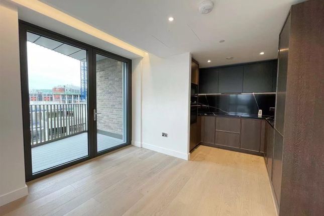 Flat 13, 1, Manuscript Court, Paragon Square, London photo 4