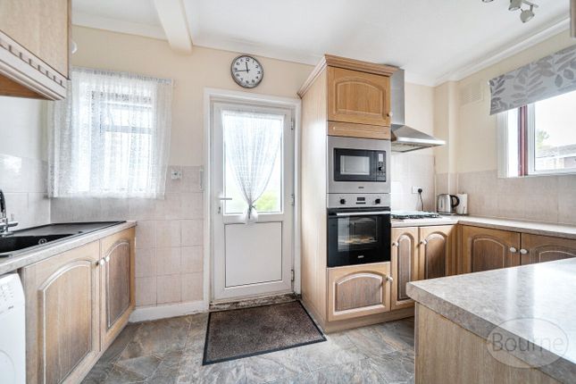 9, Bardsley Drive, Farnham photo 3
