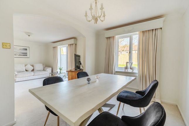 38, Meadowsweet Way, Hampshire photo 3