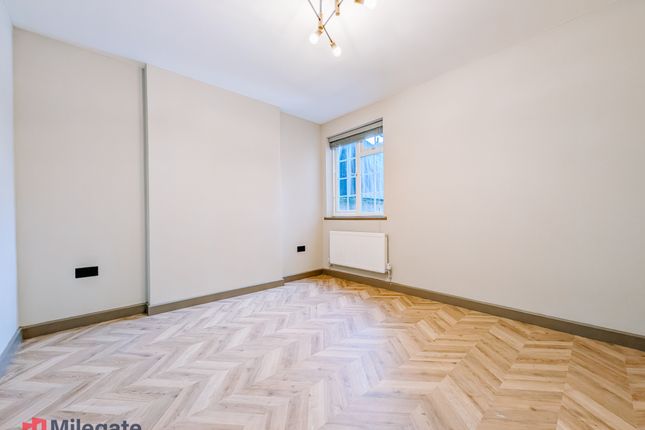 14A, Hook Road, Greater London photo 3
