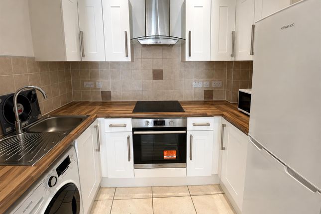 Basement Flat, 31, Alfred Road, London photo 2