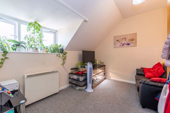 Flat 3, 5 The Broadway, Crowborough photo 4