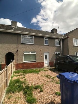 Room to rent in Grangefield Avenue, Room Two, New Rossington, Doncaster