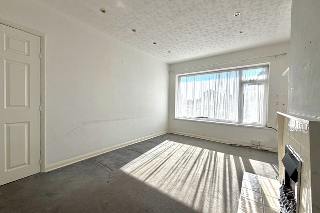 5, Russell Crescent, Watford photo 3