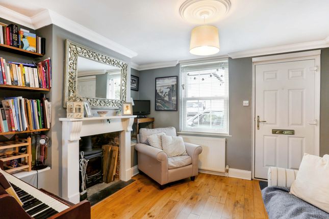 12, Langham Place, Egham photo 3