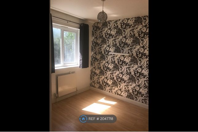 Semi-detached house to rent in Gladstone Way, Slough