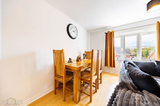 Flat 4, 24, Marigold Walk, Warwickshire photo 4