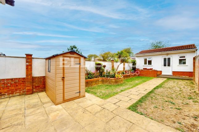 Kings Avenue, Greenford photo 3