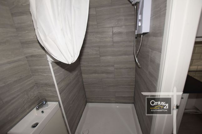 Flat 11, 57a, Rockstone Lane, Southampton photo 5