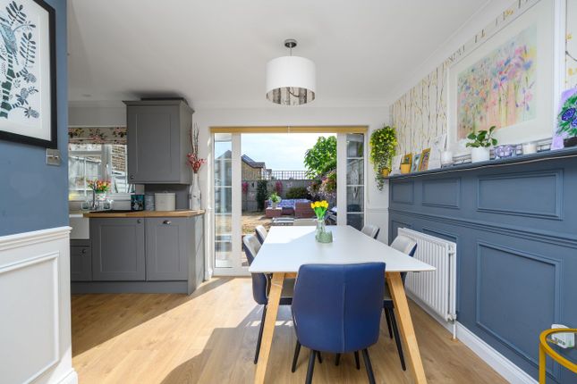 11, Dunsmore Road, Walton-on-Thames photo 4