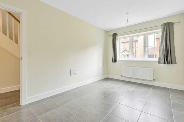 6, Bellflower Drive, Hampshire photo 4