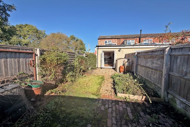 40a Copners Drive, Holmer Green, Buckinghamshire photo 2