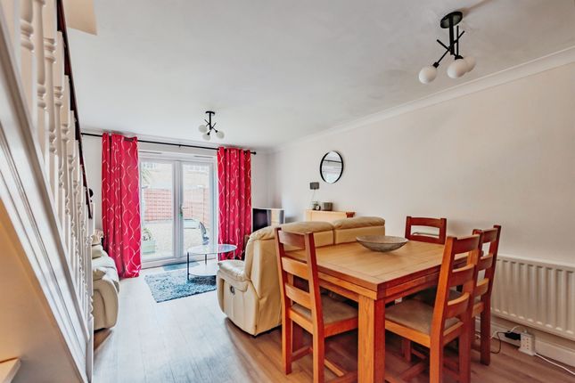 9, Kingsfield Way, Redhill photo 2
