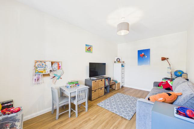 14, Arlington Close, Worthing photo 3