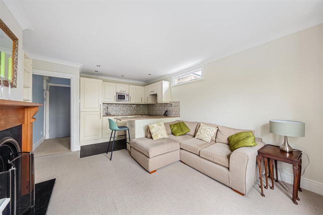 Flat 2, 128, Rosendale Road, London photo 2