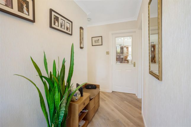 2, Wathcote Close, Richmond photo 4