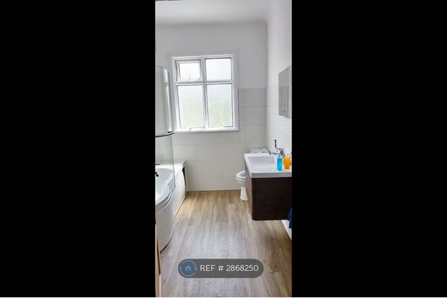 A, Stoneby Drive, Wallasey photo 4