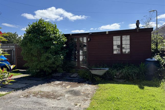 21, Riverway, Ammanford photo 4
