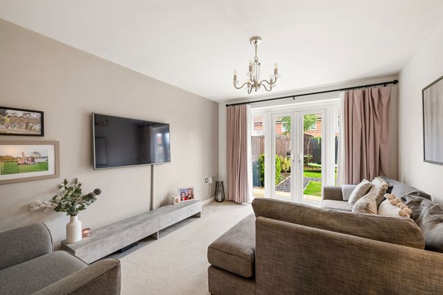 2 Leaper Close, Lincoln photo 2