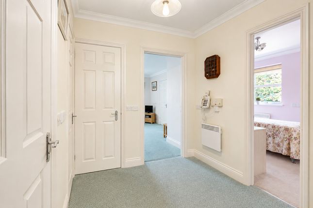 Flat 12, The Fairways, 192, High Road, Benfleet photo 3