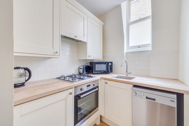 Flat to rent in Fitzgeorge Avenue, Kensington Olympia