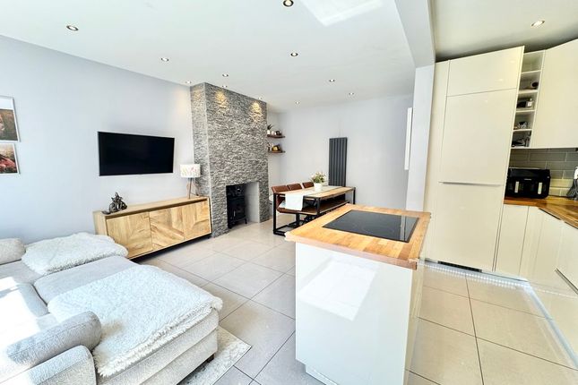 74, Broom Leys Road, Coalville photo 2
