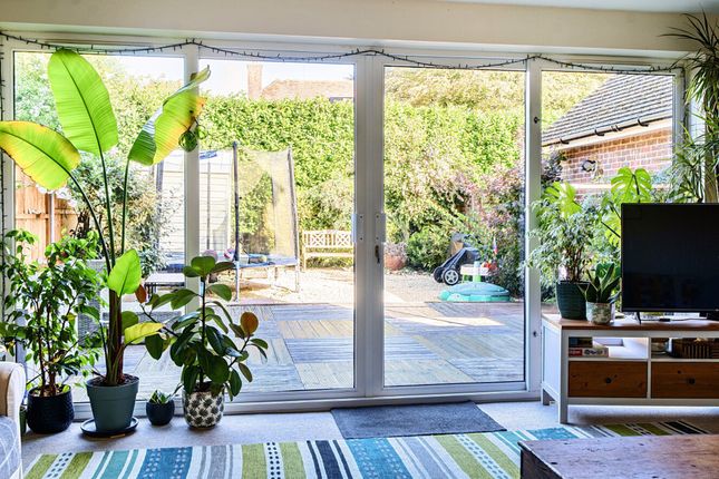 30 Meadow Close, Chichester photo 2