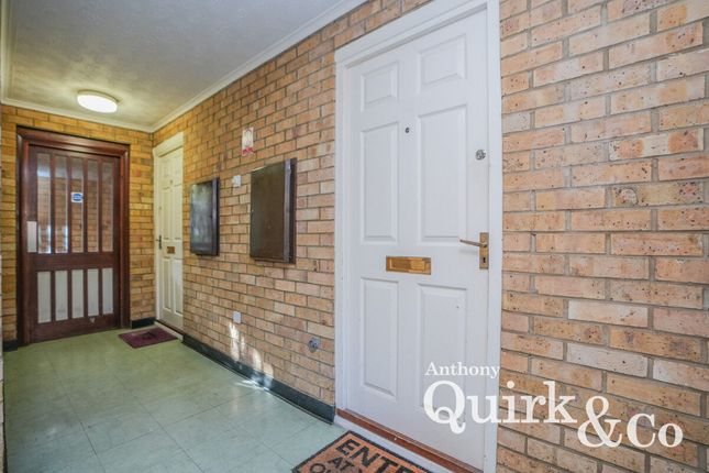 Flat Flat 38, Saxon Court, London Road, Benfleet photo 3