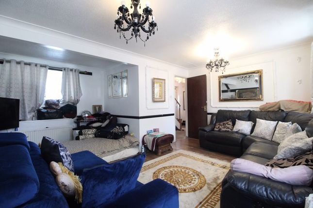 53, Fieldfare Green, Luton photo 5