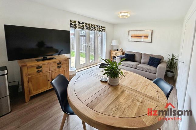 60, Rockingham Way, Burton-On-Trent photo 3