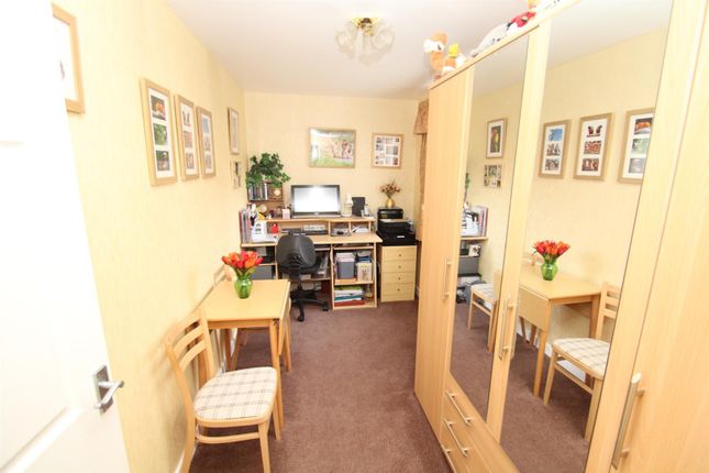 2 Bed Flat For Sale In Peter Wood Gardens Stretford Manchester