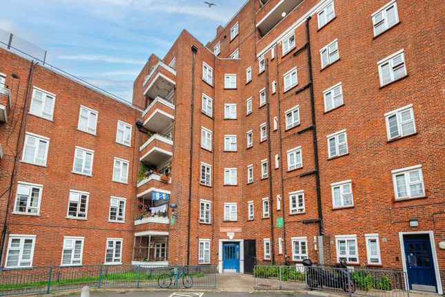 Flat to rent in Clarence Way, Camden, London