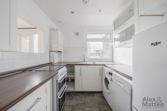 43, Bowley House, Dickens Estate, London photo 4