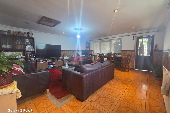 12, Heathdale Avenue, Hounslow photo 5